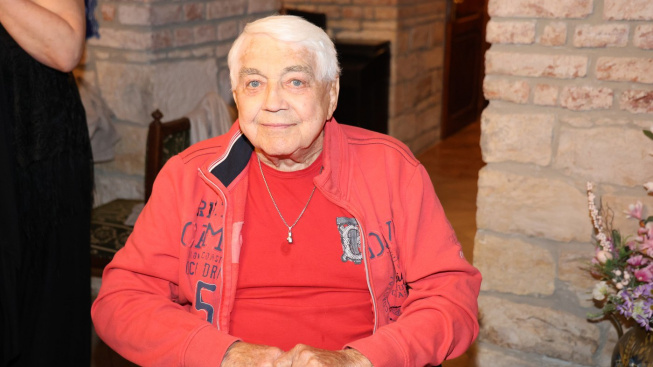 Ve věku 87 let v sobotu večer zemřel herec a bavič Jiří Krampol