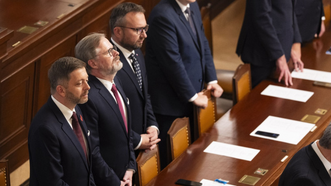 Fialova vláda dnes dopoledne schválí demisi, povládne do vzniku nového kabinetu