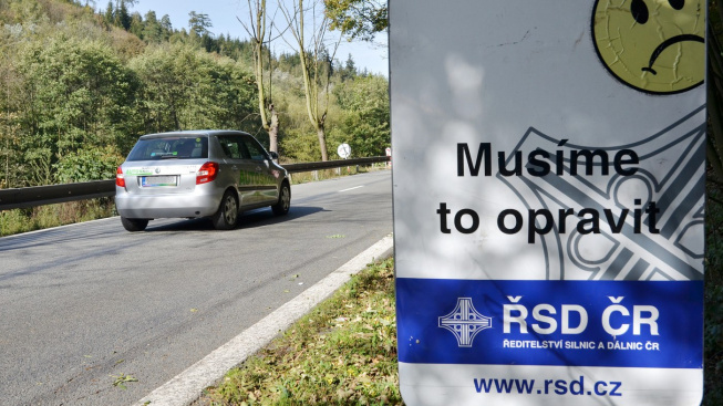 V sídle Ředitelství silnic a dálnic v Praze na Kačerově zasahuje od rána policie