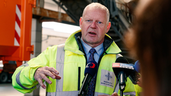 Po úterním zásahu na ŘSD je obviněno 12 lidí a pět firem