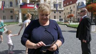 Premiérka hrála Pokémon GO ve sněmovně - podívejte se na foto