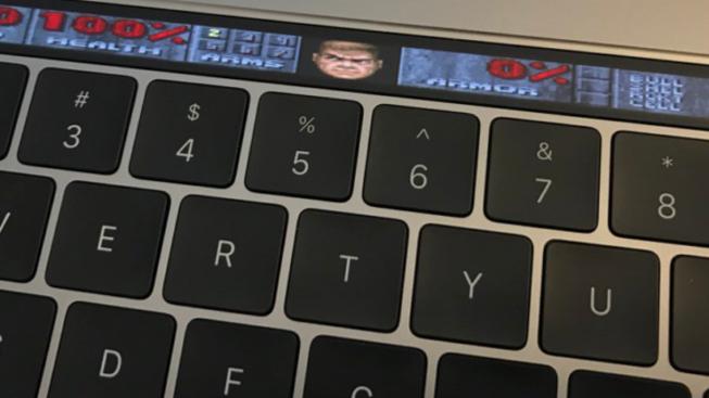 Doom se dá rozjet i na Touch Baru od MacBook Pro. Nevěříte? Podívejte se!