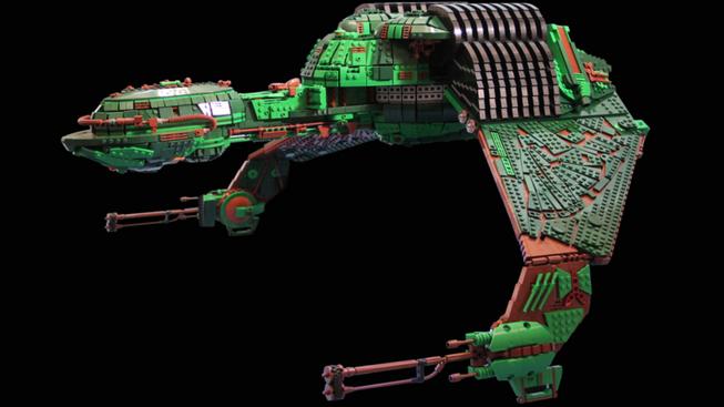 Chlápek postavil klingonskou loď z 25 tisíc kostek LEGO
