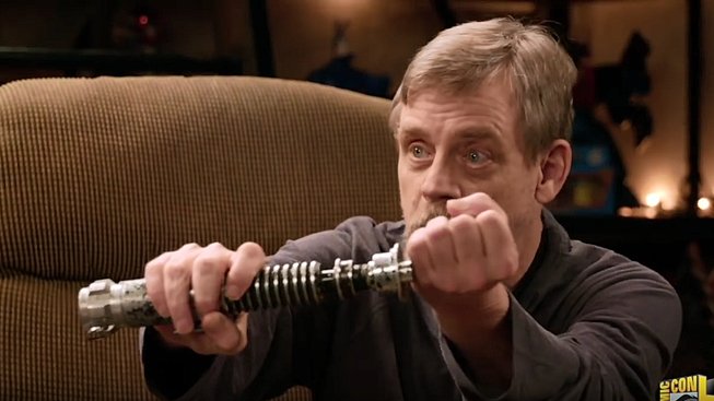 Mark Hamill měl možnost znovu si sáhnout na světelný meč z filmu Návrat Jediů