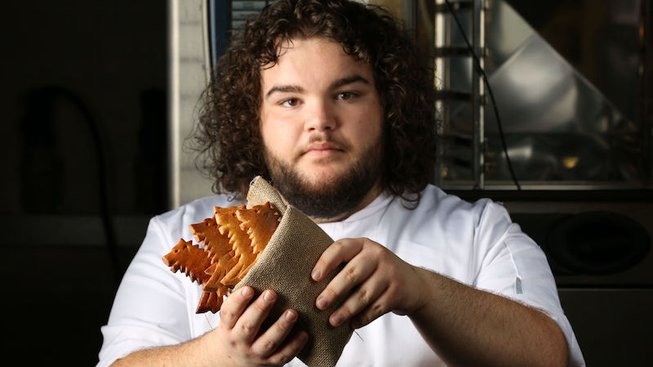 Herec, který hraje postavu Hot Pie v seriálu Hra o trůny si otevřel pekařství