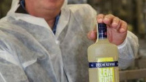   Jan Becher – Karlovarská Becherovka zahájila výrobu limitované edice Becherovka Lemond 19 % 