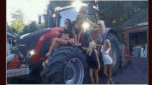 Traktor + blondýny
