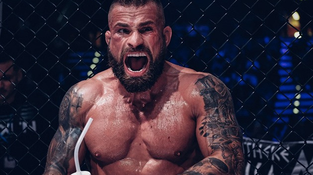 Karlos Vémola stále věří v návrat do UFC. Udržuje se ve formě, kdyby přišla "last-minute" nabídka