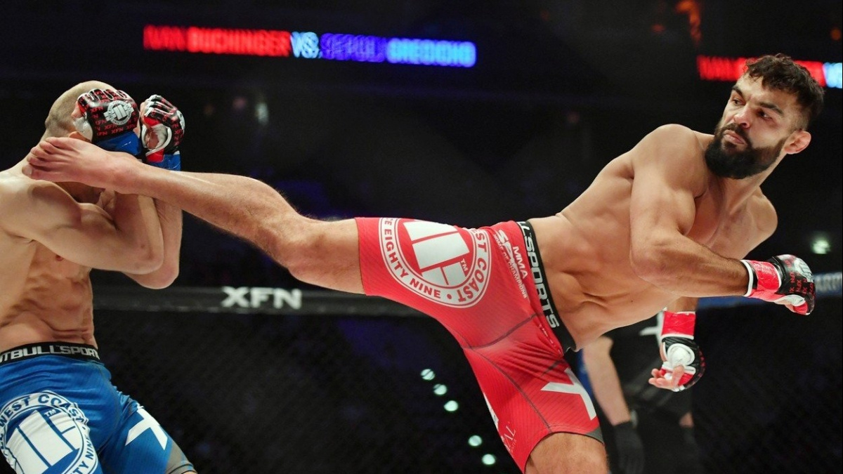 V dnešním MMA jde o to být dobrým hercem, tvrdí šampion Oktagonu Buchinger. Nelíbí se mu ani zápasy celebrit