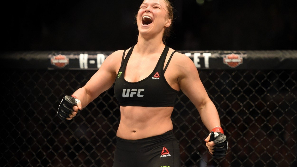 Au, to muselo bolet, Ronda Rousey při natáčení skoro přišla o prst