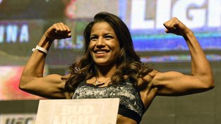 „Matky, které se ještě starají o domácnost a pracují jsou superženy," říká MMA bojovnice Julianna Peňa