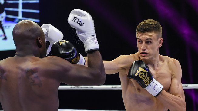 Kickboxer Matěj Peňáz deklasoval soupeře v prvním kole a chce do TOP 5 v Glory