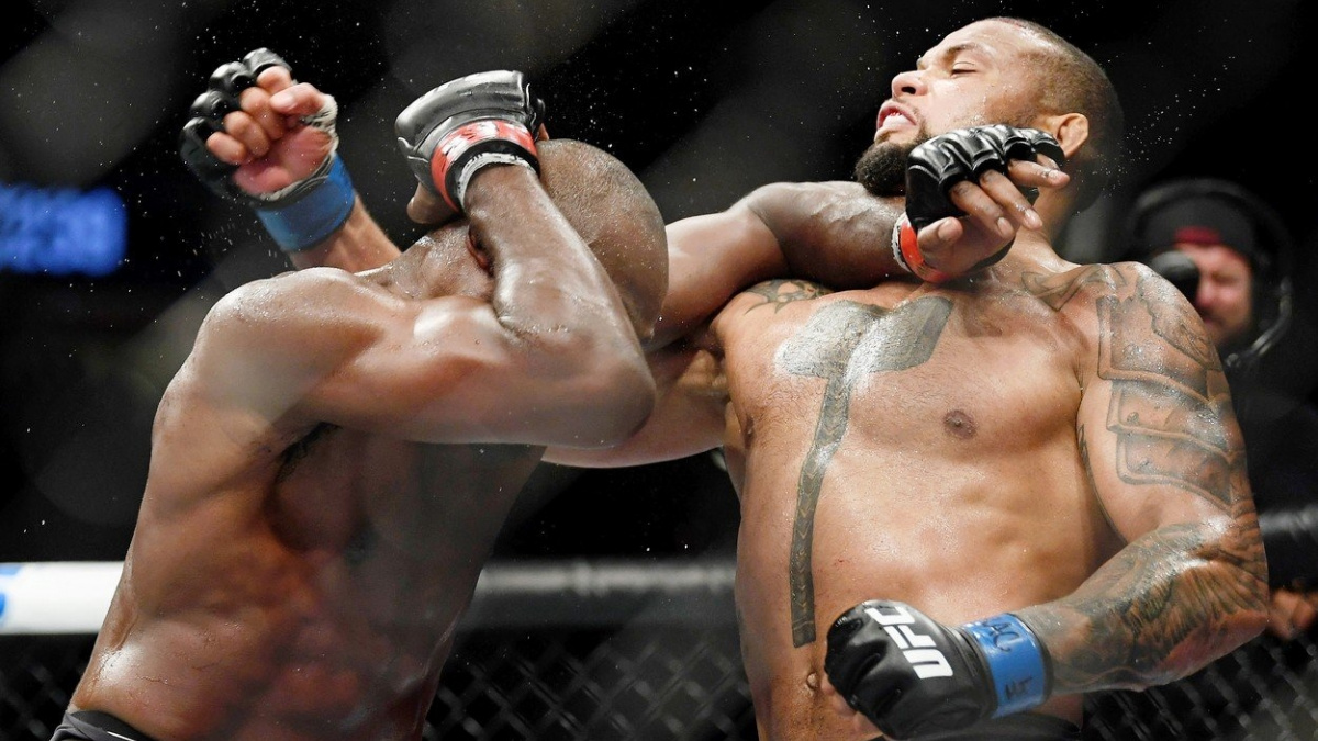 Lékařská zpráva o Santosově koleni vyvolává otázky, jak zvládl bojovat dvacet minut