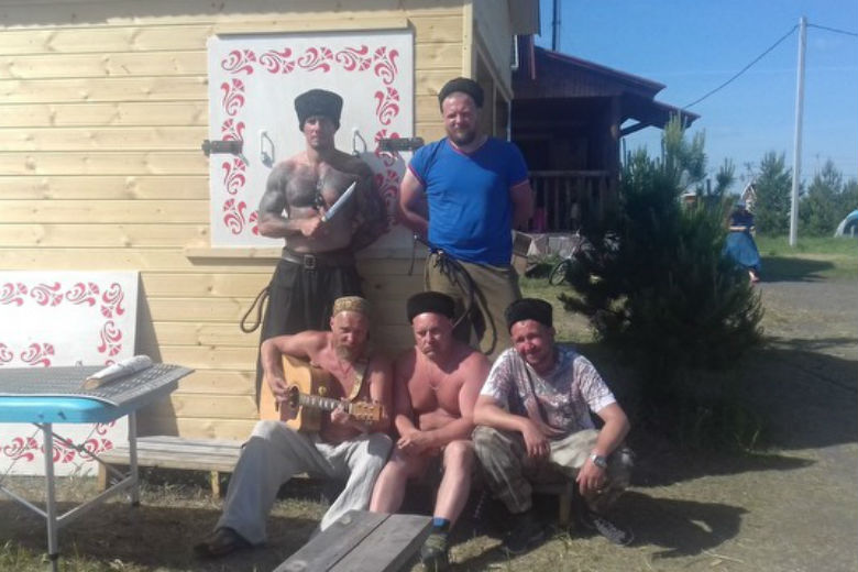 Ruský bojovník MMA vedl skupinu Kozáků při útoku na muslimskou rodinu