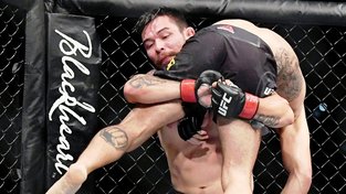 Konečně výhra a peníze - Ray Borg si v kleci vydělává na účty za operaci syna