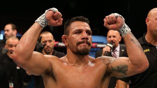 Rafael dos Anjos chce bojovat s Conorem McGregorem: „Já a Conor jsme jediní opravdoví šampioni“