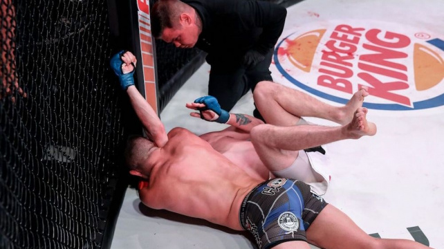 Jednoruký bojovník Nick Newell dokázal vyhrát i v Bellatoru