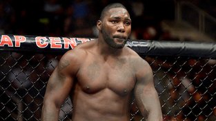 Anthony „Rumble“ Johnson byl krátce po svém vítězství na KO zadržen policií