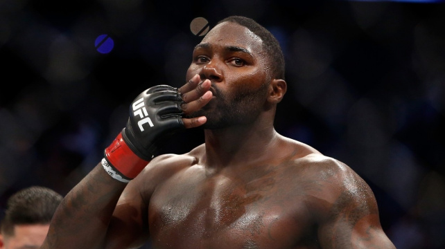 "Pan Knockout" Anthony Johnson se po 3 letech vrací zpět, namísto UFC se však upsal Bellatoru
