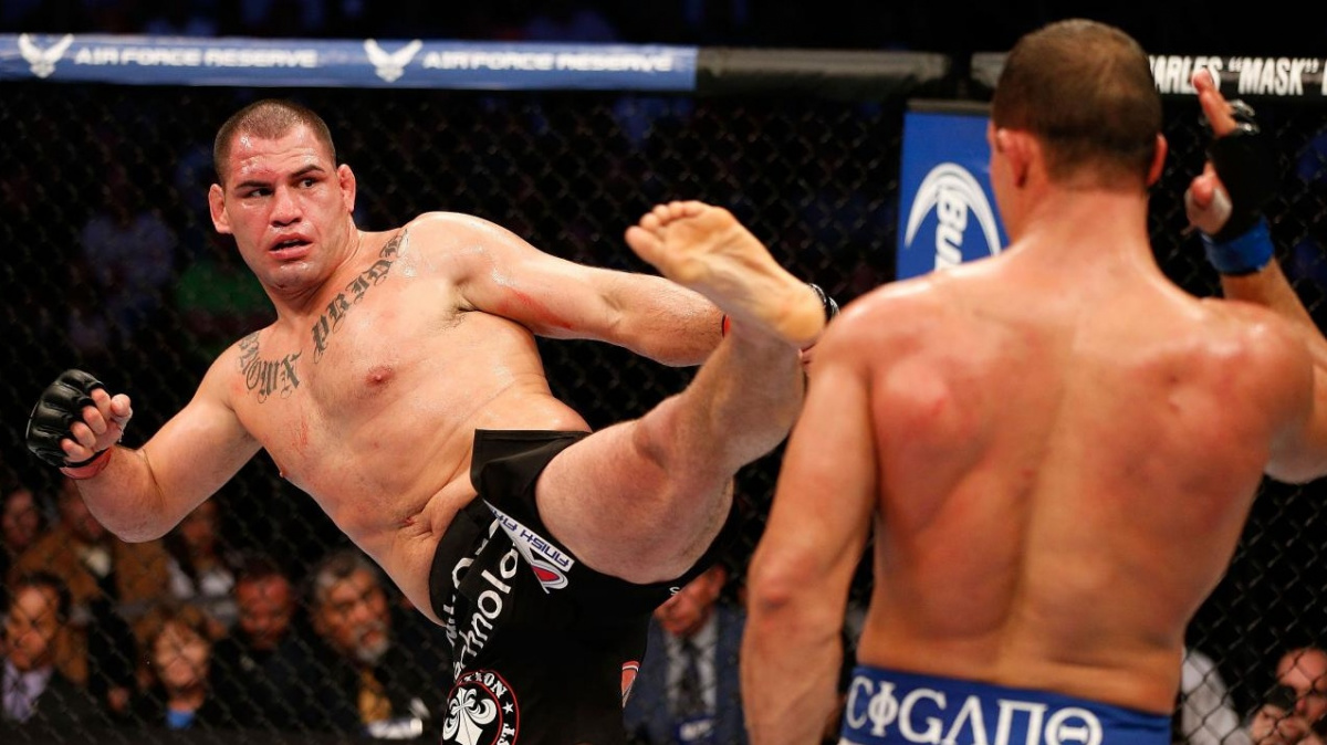 Bývalý šampion těžké váhy Cain Velasquez chce zpátky do UFC