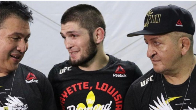 Nurmagomedov věnoval Poirierově nadaci sto tisíc dolarů za prodej trička