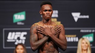 Israel Adesanya hodlá jít za Jonesem klidně i do těžké váhy. "Profackuji mu obličej," prohlašuje neporažený šampion střední váhy