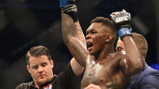 Israel Adesanya knockoutoval Whittakera a je novým šampionem střední váhy