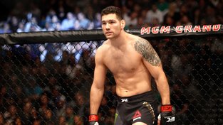 Bývalý šampion střední váhy UFC Weidman bojoval s covidem a zhubnul přes 5 kilo