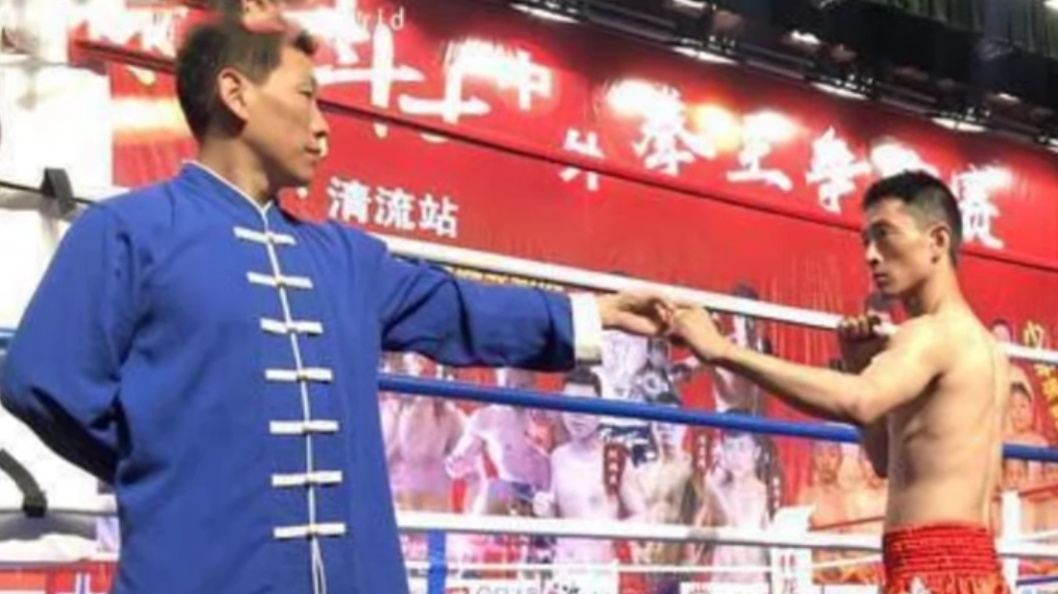 Čínský taekwondista dokonale vypnul samozvaného „mistra“ kung-fu