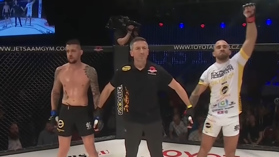 Brněnský MMA turnaj nabídl nečekaná ukončení před limitem i taktickou partii