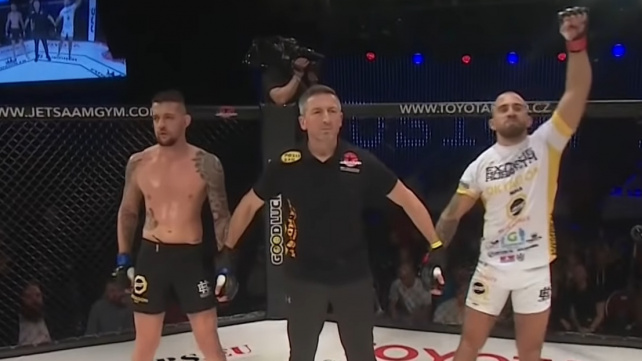 Brněnský MMA turnaj nabídl nečekaná ukončení před limitem i taktickou partii