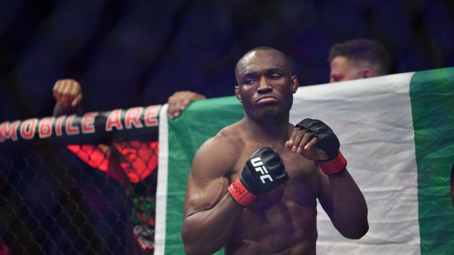 Kamaru Usman zlomil Covingtonovi čelist a obhájil titul ve welterové váze