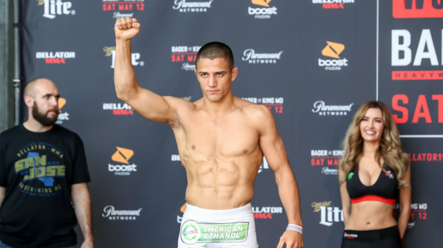 Mladý talent Aaron Pico se v sobotu vrátil na vítěznou vlnu a vyhrál tvrdým KO