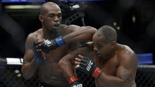 Jon Jones se do UFC dostal za 4 měsíce od svého prvního zápasu. Podívejte se na jeho vítězný debut v UFC oktagonu