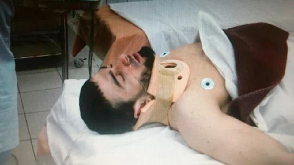 Mladému grapplerovi nevyšla riskantní technika, zůstal ochrnutý