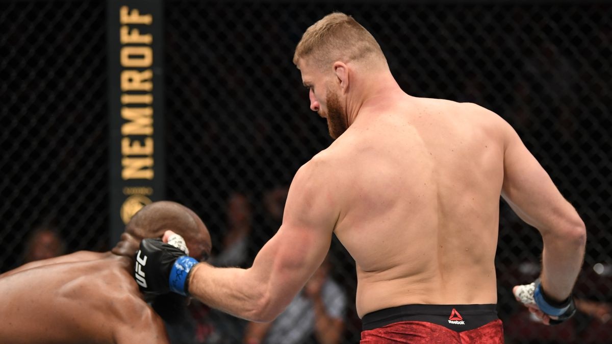 Polský tank Blachowicz vypnul Andersona v prvním kole a řekl si o titulový zápas