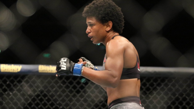 Američanka Hill má nový rekord v UFC a další zářez na pažbě