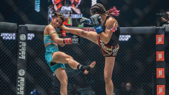 Janet-Todd-defeats-Stamp-Fairtex-ONE-KING-OF-THE-JUNGLE-AC-8842