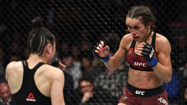 Jeden z nejlepších zápasů v dějinách MMA! Zhang těsně porazila Joannu a obě se zapsaly do historie