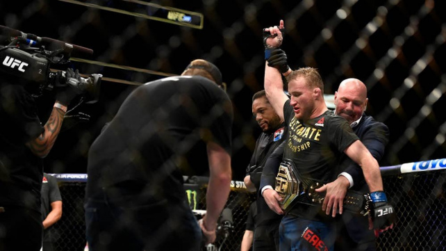 Gaethje zřídil Fergusona a po pětikolové bitvě získal titul dočasného šampiona