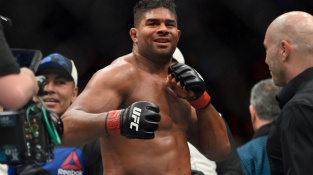 Overeem přežil "klinickou smrt" a po neskutečném comebacku ukončil Harrise ve druhém kole