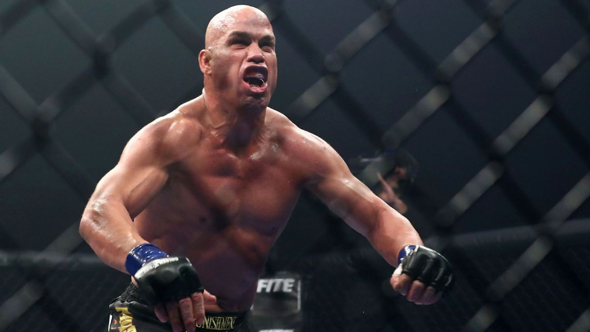 Legendární šampion těžké váhy Tito Ortiz obdržel nabídku na souboj s Mikem Tysonem