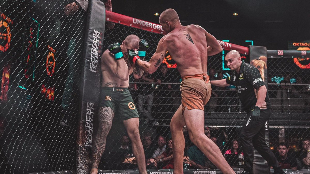 Jak se do lesa volá, tak se z lesa ozývá. Holota vzkazoval Klaudovi, že ho zbije, sám šel k zemi