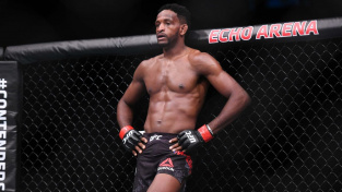 Riskantní taktika, Neil Magny si počkal, až Martinovi dojde fyzička a pak převzal otěže zápasu