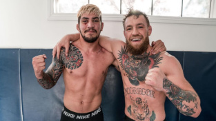 Dillon Danis na Twitteru vyhrožoval reportérovi Arielu Helwanimu, ten ho ale vtipně setřel