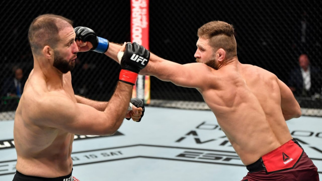 Jiří Procházka si za své KO vysloužil bonus za výkon večera. Sám ale moc spokojen nebyl: „Bylo to divoké, moc divoké“