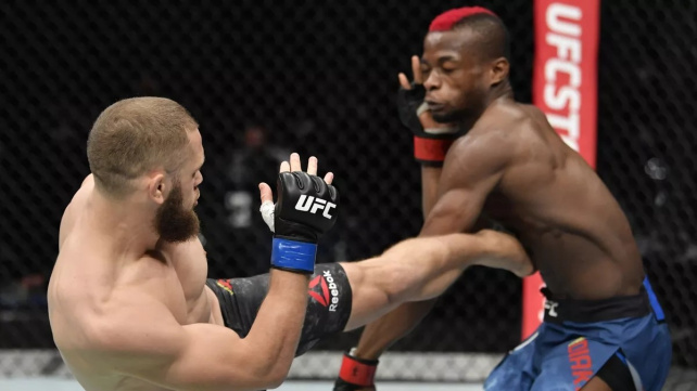 Souboj jako vystřižený z Matrixu - Rafael Fiziev a Marc Diakiese si skvělými výkony vysloužili bonus za zápas večera