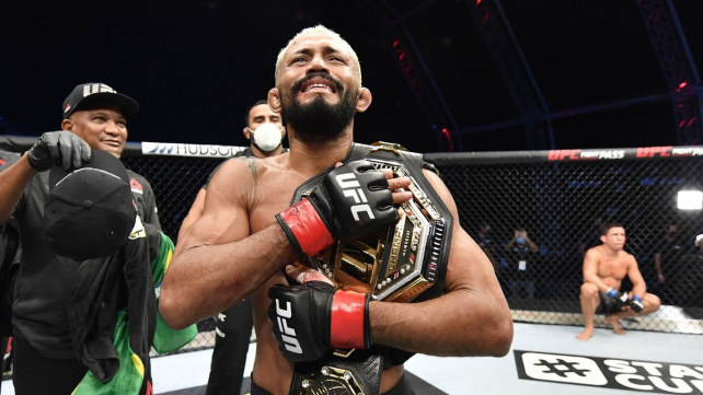 Od kadeřníka až k šampionskému pásu UFC. Deiveson Figueiredo se chystá na svoji první obhajobu titulu