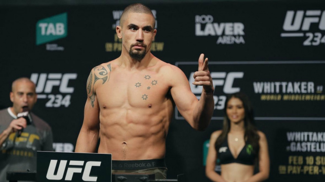 Whittaker odpověděl na Chimaevovu výzvu ke společnému tréninku a rád by "Vlka" poslal na Adesanyu