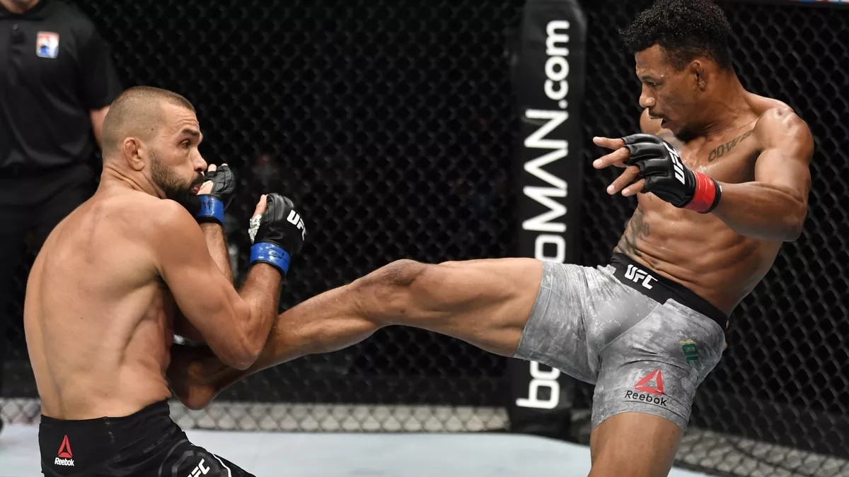 Cowboy Oliveira ukopal Petera Sobottu a odváží si z Fight Islandu cenné vítězství